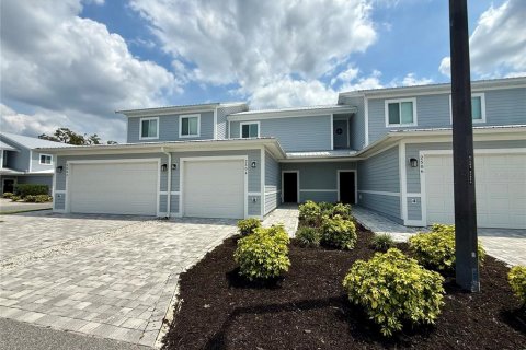 House in Winter Haven, Florida 2 bedrooms, 132.39 sq.m. № 2231286 - photo 2