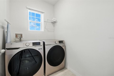 House in DeLand, Florida 3 bedrooms, 154.78 sq.m. № 2216600 - photo 19