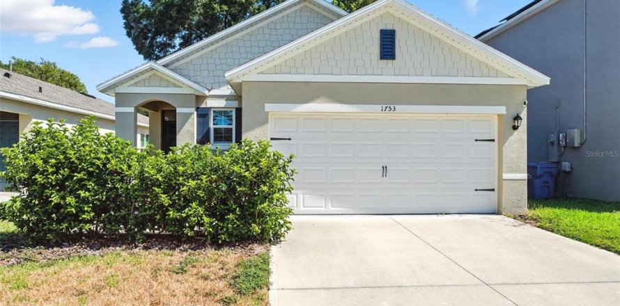 House in DeLand, Florida 3 bedrooms, 154.78 sq.m. № 2216600