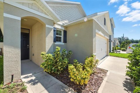 House in DeLand, Florida 3 bedrooms, 154.78 sq.m. № 2216600 - photo 2