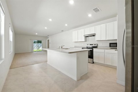House in DeLand, Florida 3 bedrooms, 154.78 sq.m. № 2216600 - photo 14