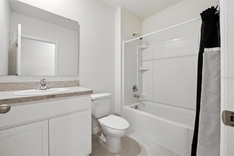 House in DeLand, Florida 3 bedrooms, 154.78 sq.m. № 2216600 - photo 20