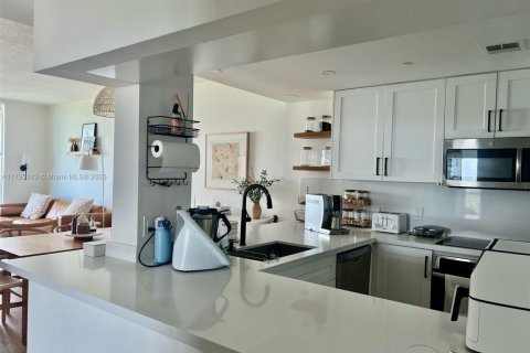 Купить кондоминиум в Майами, Флорида 3 спальни, 163.69м2, № 1959078 - фото 11