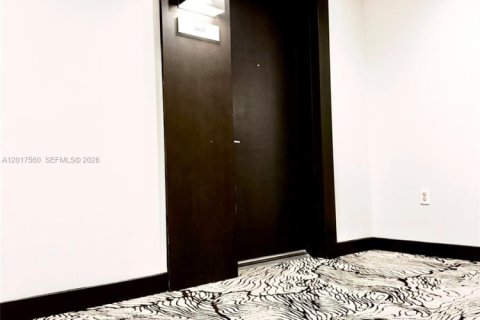 Condominio en Miami, Florida, 1 dormitorio  № 2077757