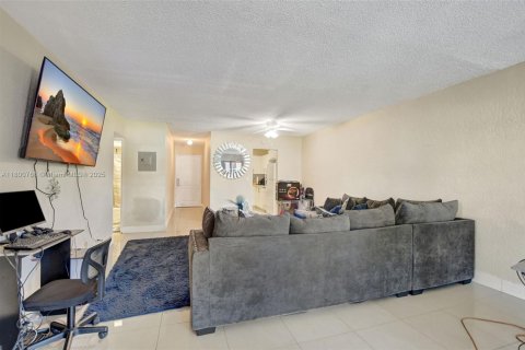 Condo in Deerfield Beach, Florida, 2 bedrooms  № 1739851 - photo 2