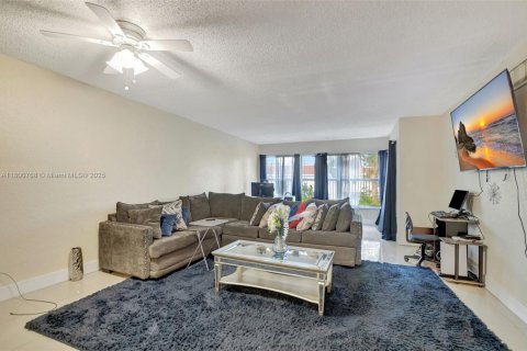 Condo in Deerfield Beach, Florida, 2 bedrooms  № 1739851 - photo 4