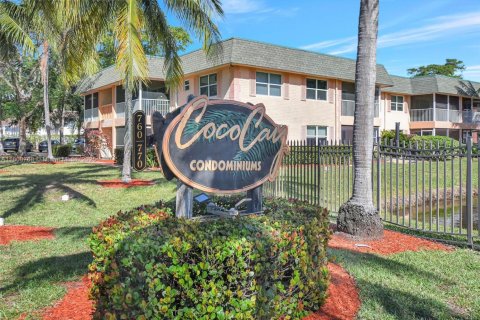 Condo in Deerfield Beach, Florida, 2 bedrooms  № 1739851 - photo 1