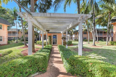 Condo in Deerfield Beach, Florida, 2 bedrooms  № 1739851 - photo 16