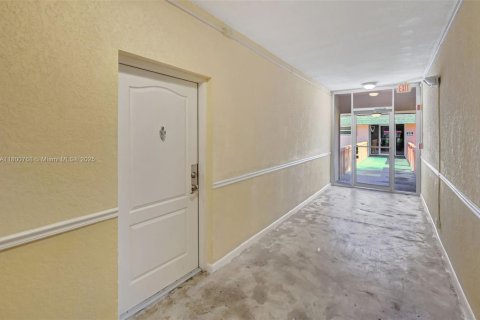 Condo in Deerfield Beach, Florida, 2 bedrooms  № 1739851 - photo 13