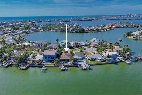 House in Indian Rocks Beach, Florida 3 bedrooms, 207.26 sq.m. № 1792933 - photo 1