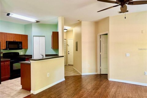 Condo in Palm Harbor, Florida, 2 bedrooms № 2216693 - photo 3