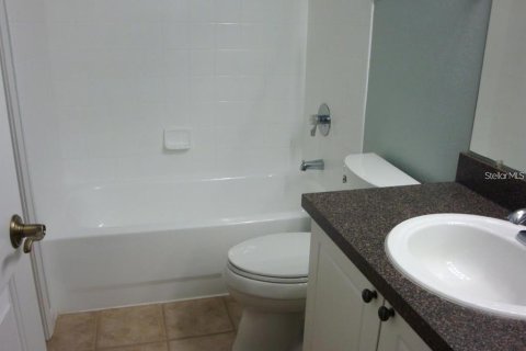 Condo in Palm Harbor, Florida, 2 bedrooms № 2216693 - photo 16