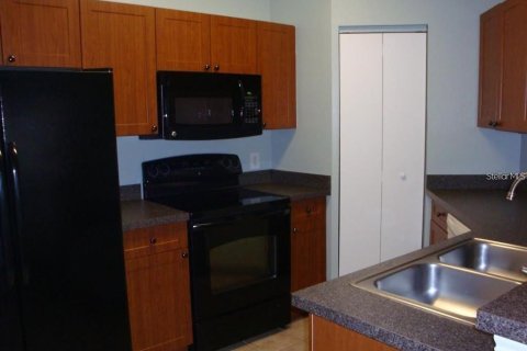 Condo in Palm Harbor, Florida, 2 bedrooms № 2216693 - photo 10