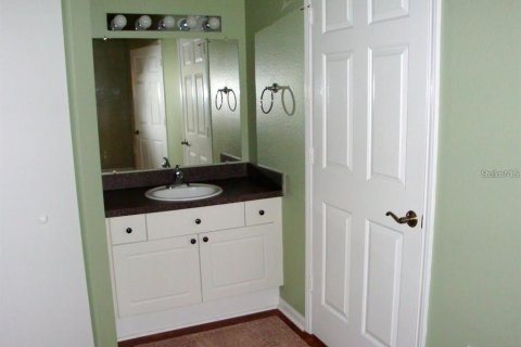 Condo in Palm Harbor, Florida, 2 bedrooms № 2216693 - photo 12