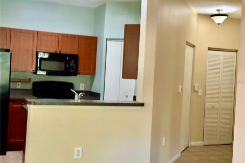 Condo in Palm Harbor, Florida, 2 bedrooms № 2216693 - photo 8