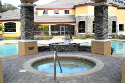 Condo in Palm Harbor, Florida, 2 bedrooms № 2216693 - photo 28