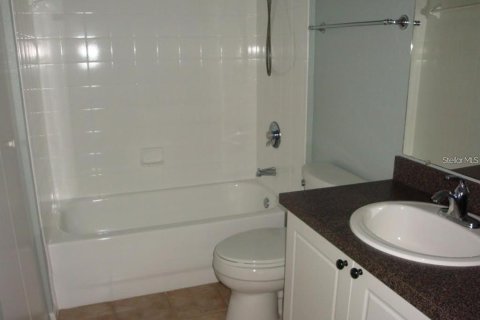 Condo in Palm Harbor, Florida, 2 bedrooms № 2216693 - photo 13