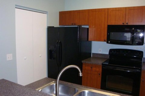 Condo in Palm Harbor, Florida, 2 bedrooms № 2216693 - photo 9