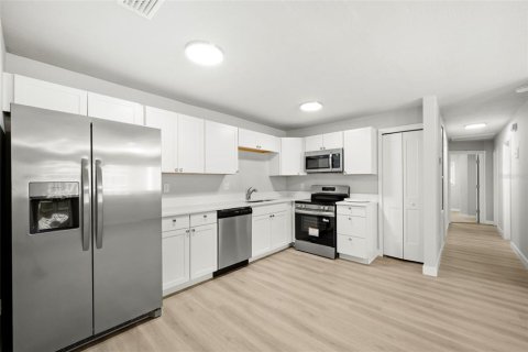 House in Gainesville, Florida 3 bedrooms, 100.8 sq.m. № 2091995 - photo 6