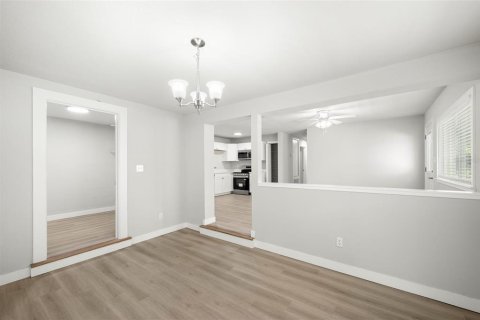 House in Gainesville, Florida 3 bedrooms, 100.8 sq.m. № 2091995 - photo 11