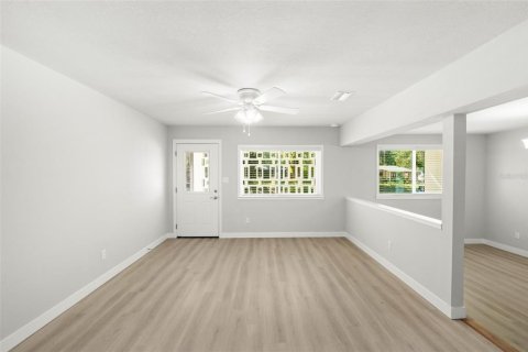 House in Gainesville, Florida 3 bedrooms, 100.8 sq.m. № 2091995 - photo 8