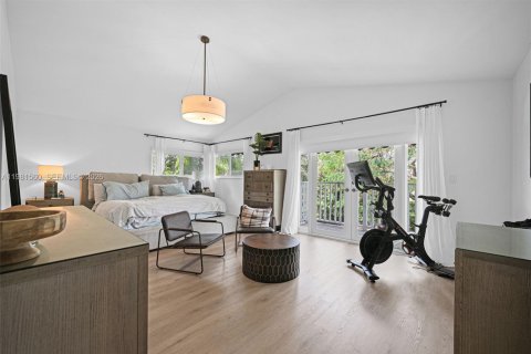Villa ou maison à vendre à Miami, Floride: 4 chambres № 2043173 - photo 8