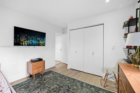 Villa ou maison à vendre à Miami, Floride: 4 chambres № 2043173 - photo 13