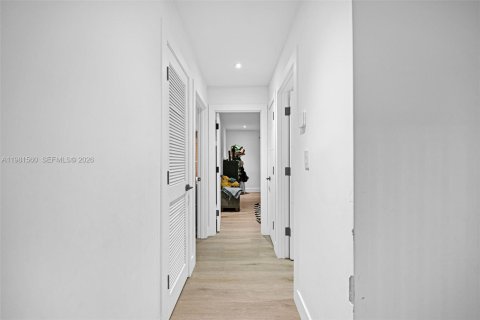 Villa ou maison à vendre à Miami, Floride: 4 chambres № 2043173 - photo 22