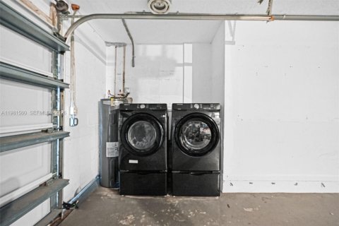 Villa ou maison à vendre à Miami, Floride: 4 chambres № 2043173 - photo 21