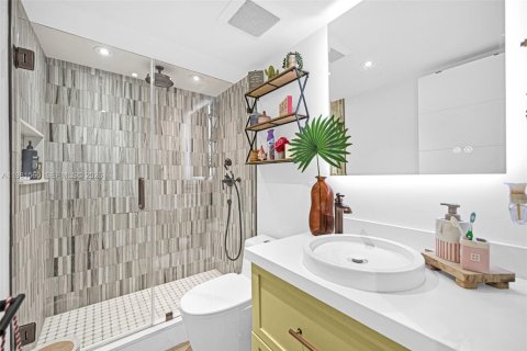 Villa ou maison à vendre à Miami, Floride: 4 chambres № 2043173 - photo 18