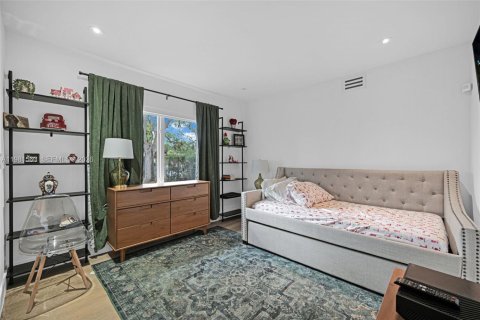 Villa ou maison à vendre à Miami, Floride: 4 chambres № 2043173 - photo 12