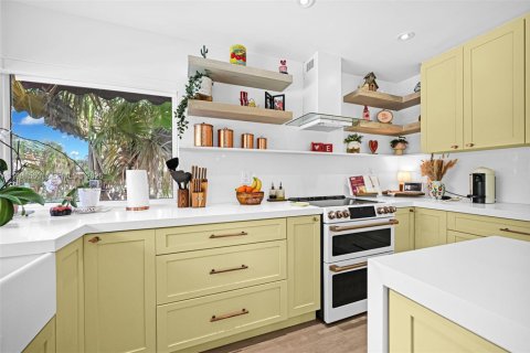 Villa ou maison à vendre à Miami, Floride: 4 chambres № 2043173 - photo 17