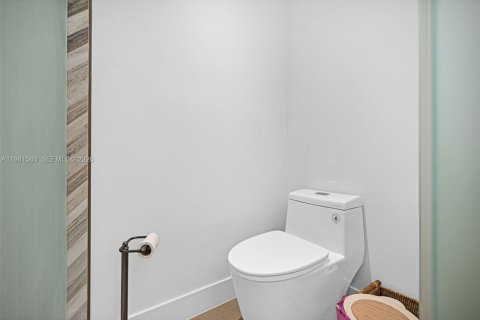 Villa ou maison à vendre à Miami, Floride: 4 chambres № 2043173 - photo 6