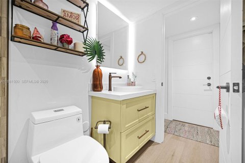 Villa ou maison à vendre à Miami, Floride: 4 chambres № 2043173 - photo 19