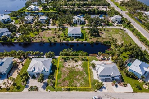 Terreno en Placida, Florida № 2096664