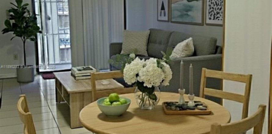 Condo à Hialeah, Floride, 2 chambres  № 1946845