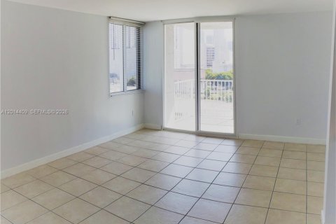 Copropriété à louer à Miami, Floride: 2 chambres, 84.91 m2 № 2076422 - photo 9