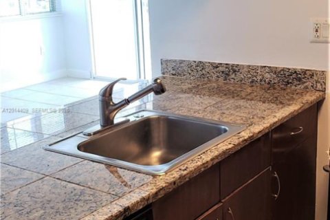 Copropriété à louer à Miami, Floride: 2 chambres, 84.91 m2 № 2076422 - photo 6