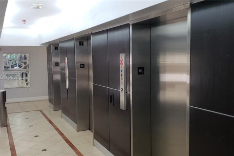 Copropriété à louer à Miami, Floride: 2 chambres, 84.91 m2 № 2076422 - photo 3