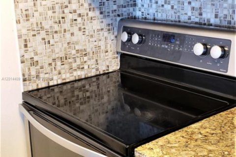 Copropriété à louer à Miami, Floride: 2 chambres, 84.91 m2 № 2076422 - photo 5