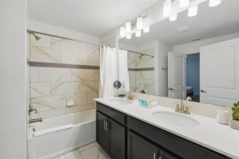 Townhouse in Davenport, Florida 4 bedrooms, 176.7 sq.m. № 1732981 - photo 20