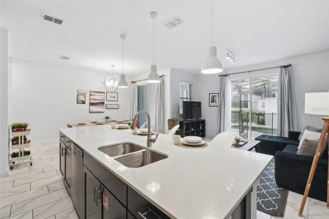 Townhouse in Davenport, Florida 4 bedrooms, 176.7 sq.m. № 1732981 - photo 12