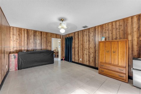 House in Miami, Florida 3 bedrooms, 153.57 sq.m. № 1921293 - photo 12