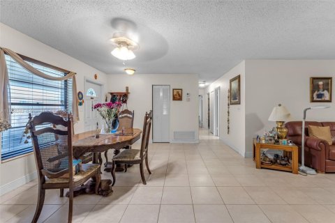 House in Miami, Florida 3 bedrooms, 153.57 sq.m. № 1921293 - photo 8
