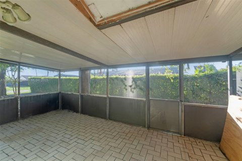 House in Miami, Florida 3 bedrooms, 153.57 sq.m. № 1921293 - photo 18