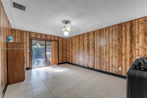 House in Miami, Florida 3 bedrooms, 153.57 sq.m. № 1921293 - photo 11