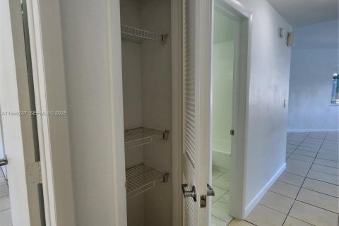 Купить кондоминиум в Майами-Бич, Флорида 1 спальня, 61.87м2, № 2038009 - фото 29