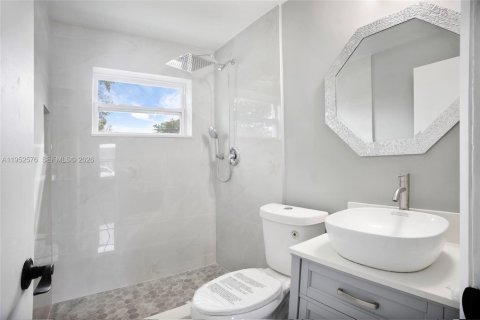 Propiedad comercial en venta en Riviera Beach, Florida, 115.94 m2 № 2007827 - foto 29