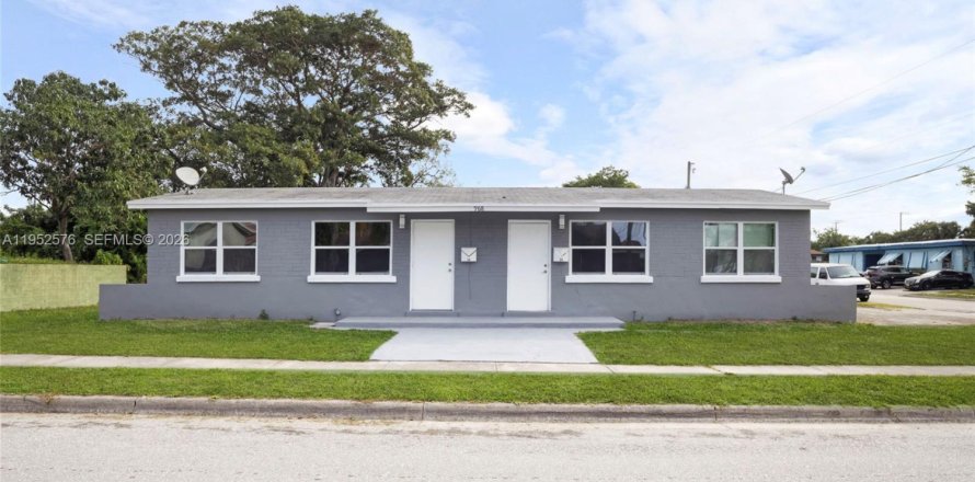 Commercial property in Riviera Beach, Florida 115.94 sq.m. № 2007827