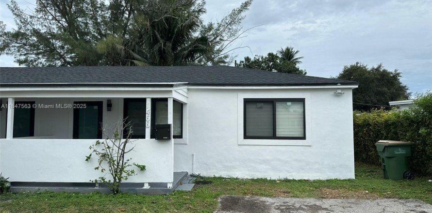 Villa ou maison à North Miami, Floride 2 chambres, 144.93 m2 № 1847647
